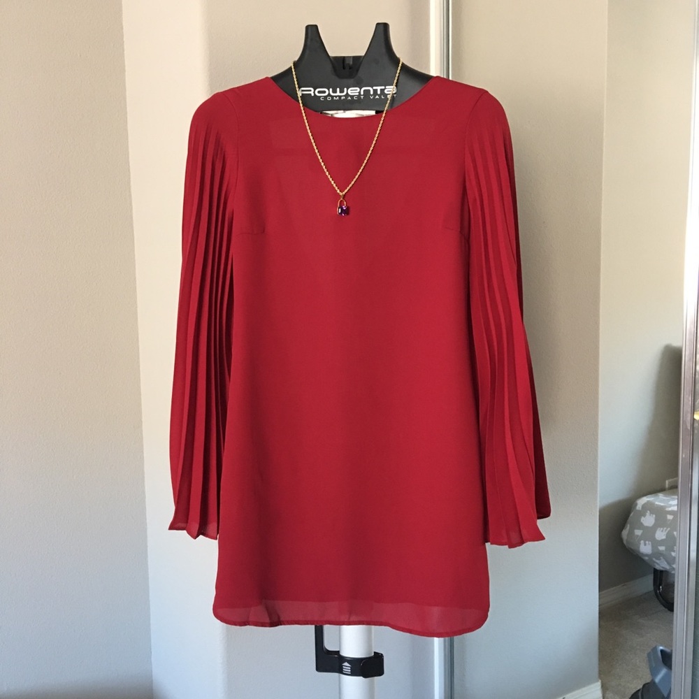 Subtle flirty cocktail dress .excellent condition!